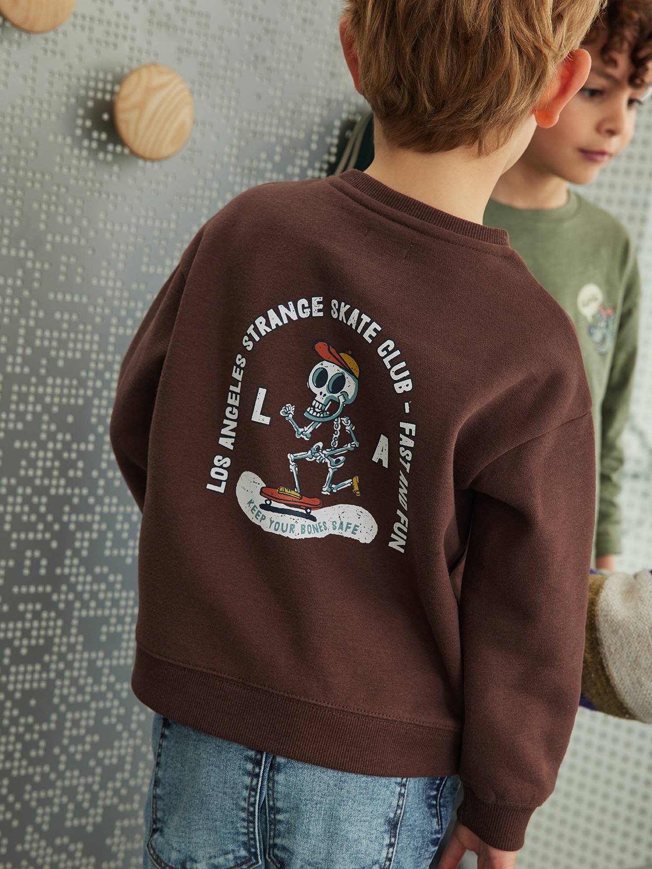 https://kids-avenue.com.ua/pages/gallery/6412/sweat-motif-ludique-au-dos-garcon (6).jpg
